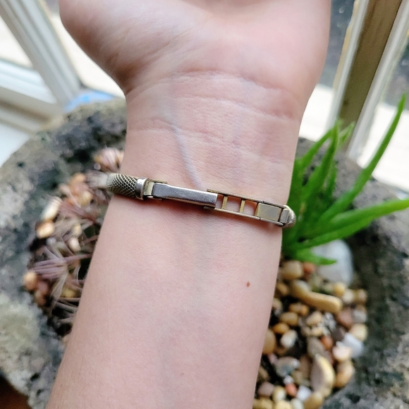 Vintage Services 5 Jewels Gold & Silver Dainty Classic Watch - Picture 8 of 9